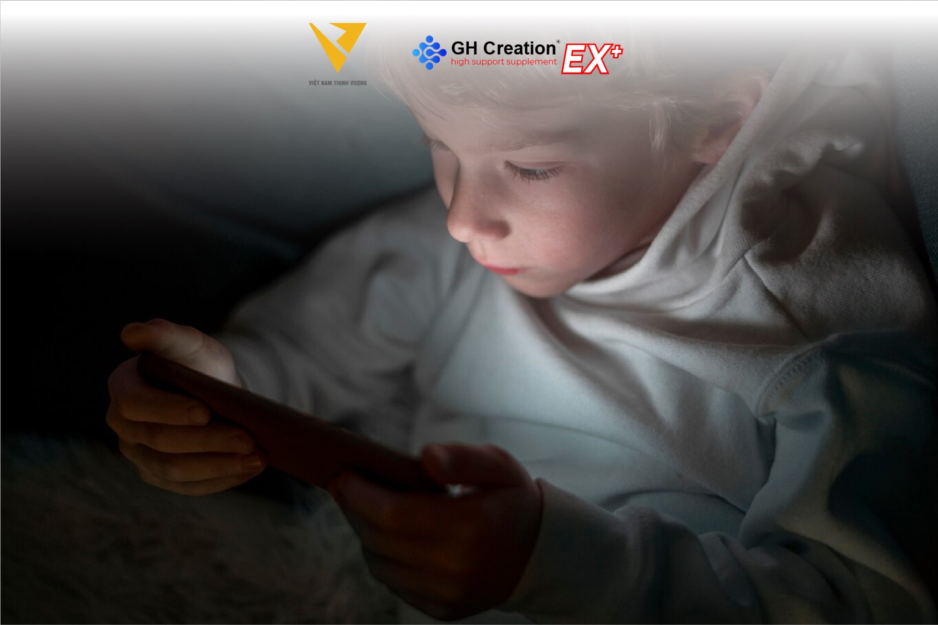 Tiếp xúc với ánh sáng xanh từ thiết bị điện tử trước khi ngủ Tiếp xúc với ánh sáng xanh từ thiết bị điện tử trước khi ngủ